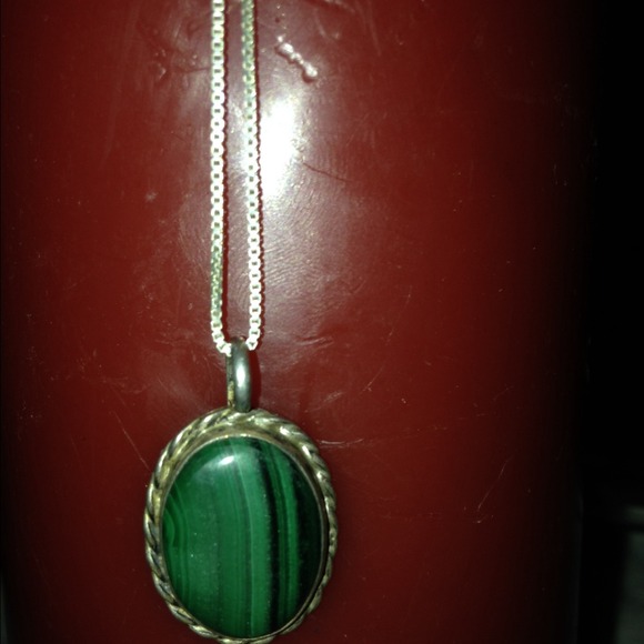 Necklace vintage green stone darling