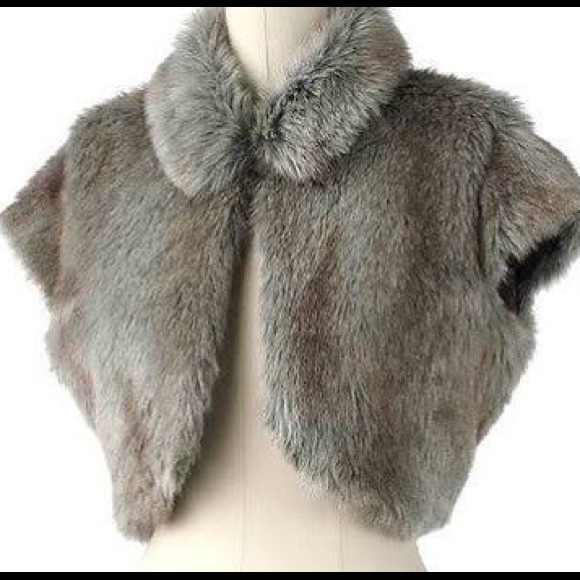 Elle faux fur crop shrug