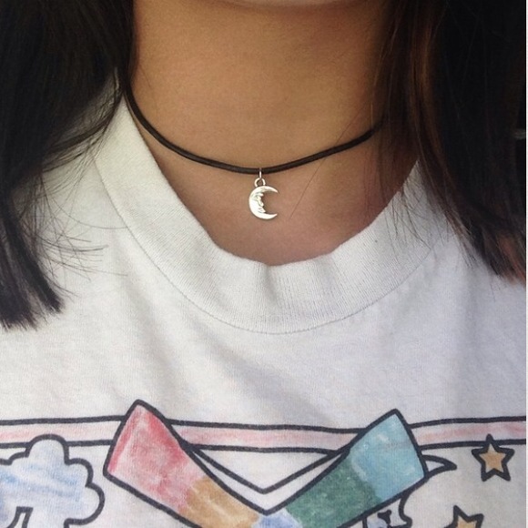 Brandy Melville Jewelry - Moon choker