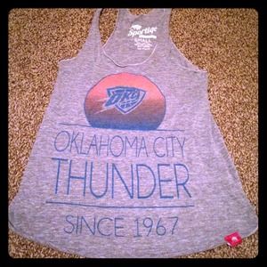 Small women's OKC Thunder tank 🏀