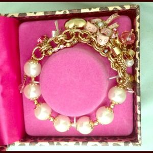 Betsey Johnson gold & pearl charm bracelet