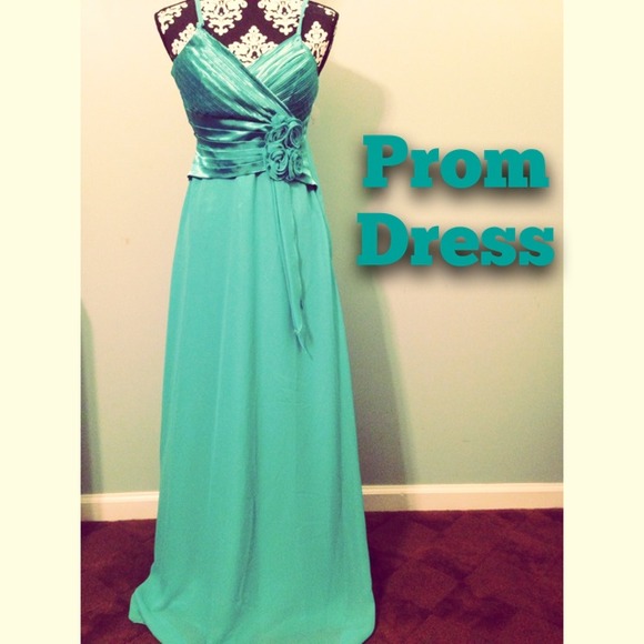 Seafoam Prom Dress 👗
