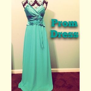 Seafoam Prom Dress 👗