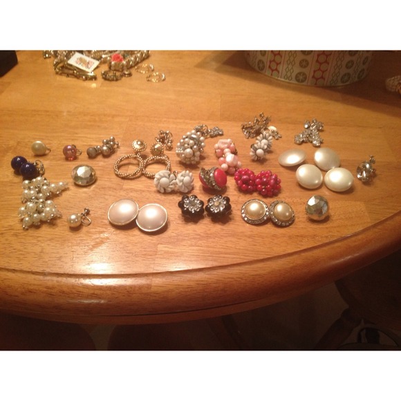Vintage Accessories - ⭐️ VINTAGE 16 pairs of CLIP ON earrings! VINTAGE!