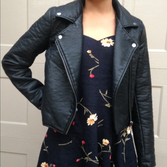SOLD NWT Size 4 Topshop Black Leather Moto Jacket - Picture 3 of 4