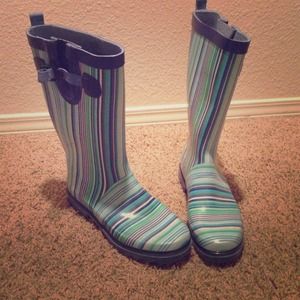 Cute rain boots!