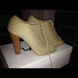 Beige canvas lace up bootie