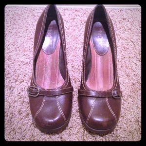 Brown heels with buckle