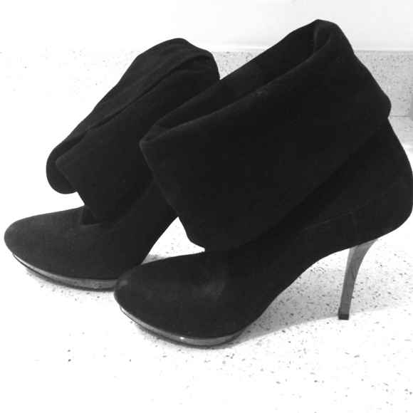 REDUCED NWOT black suede Gucci Booties size 36