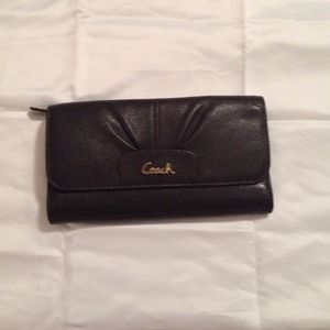 Authentic COACH Wallet. Brown Leather.
