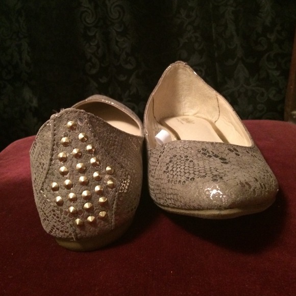 Flats! - Picture 2 of 3