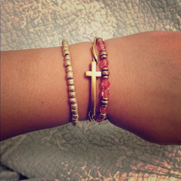 🔴SOLD🔴 Alex & Ani Gold Cross Bracelet