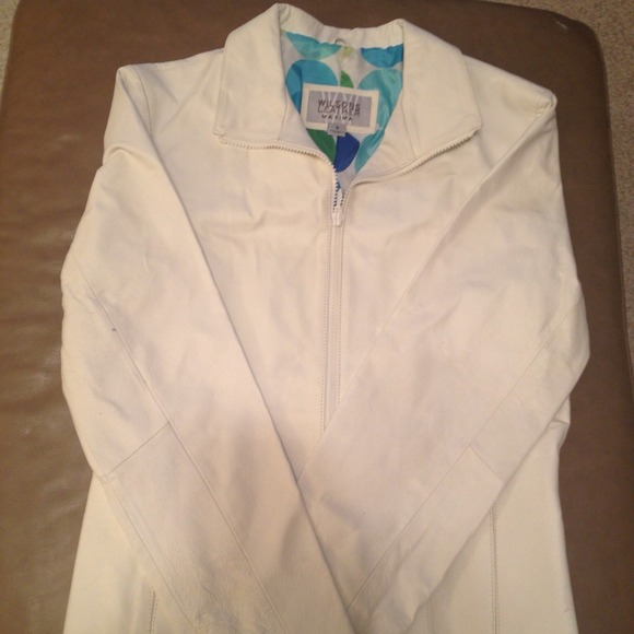 Brand new women's Wilson's Leather jacket. White✨