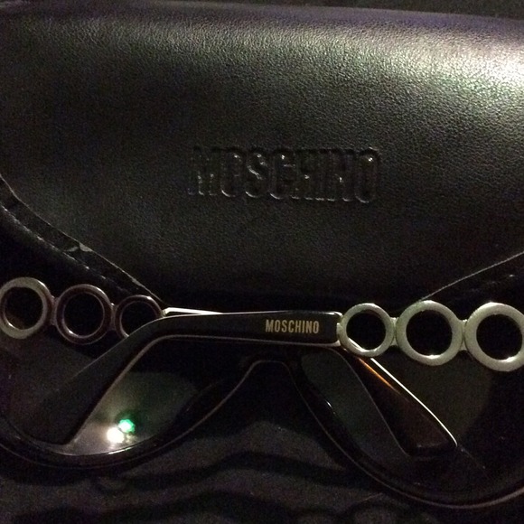 "Authentic" Blk/Wh Moschino sunshades ❤️SOLD❤️ - Picture 4 of 4