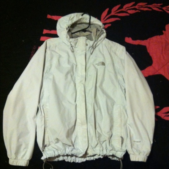 RESERVED ✨white north face windbreaker