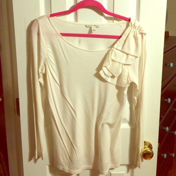 Ivory Banana Republic Super Soft Blouse! With Bow! - Picture 1 of 1