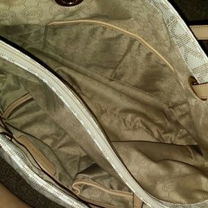 100% authentic mk tote bag(price reduced)