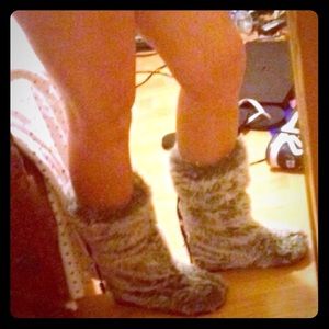 Furry winter boots ✨