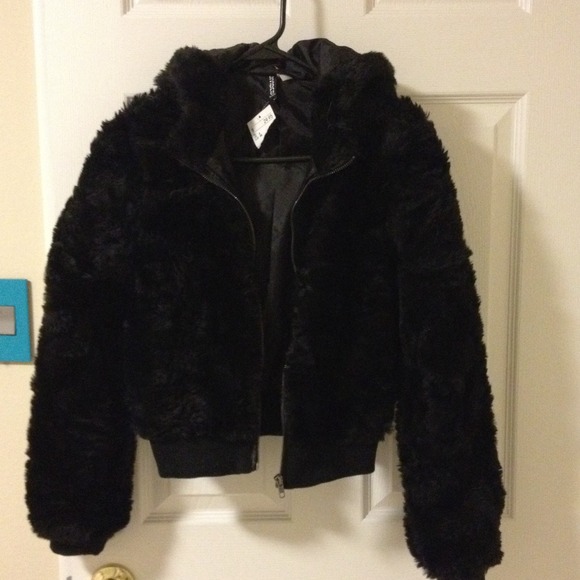 H&M Outerwear - H&M black coat Size 6