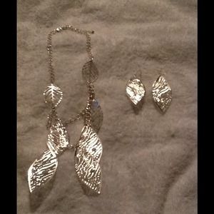 Leaf shape silver earrings and necklace