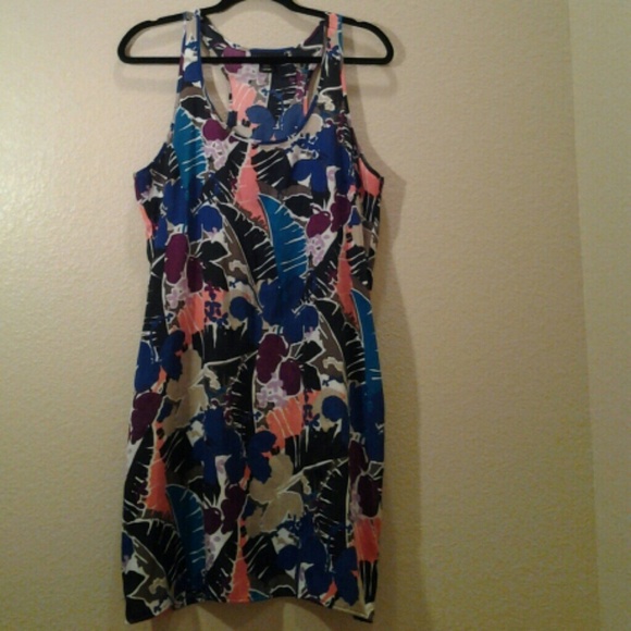 Apostrophe leaf shift dress