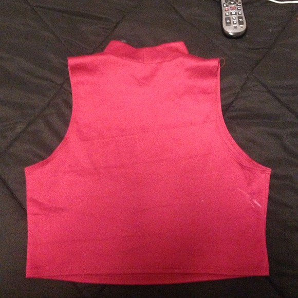 CROP TOP ‼️ - Picture 2 of 2