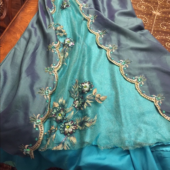 Dress on sale for $ need dry cleaning - Picture 4 of 4