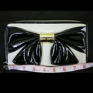 Betsey Johnson Wallet :)