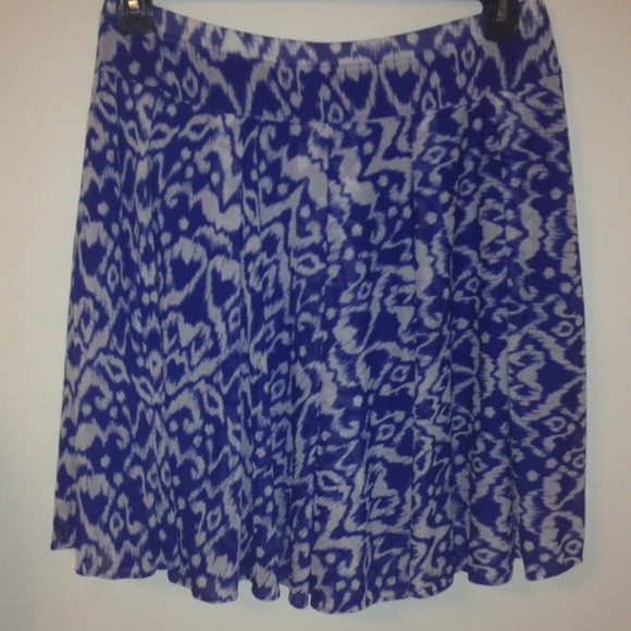 🎉HP🎉I•N•C blue and white patterned skirt