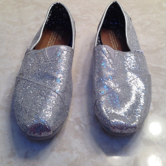 TOMS Shoes - Toms silver sparkle slip on size 8
