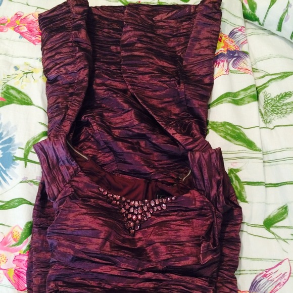 Prom dress - Picture 1 of 2