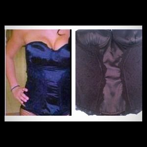 Fitted underwire black satin and lace corset