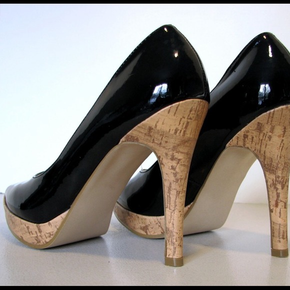 Jazzberry Shoes - BRAND NEW BLACK PATENT "4 PLATFORM PUMP