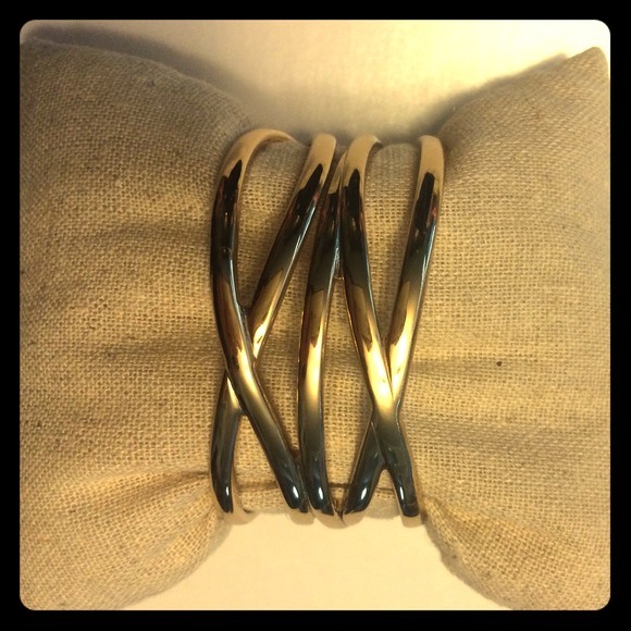 Stella & Dot gold Adelina cuff