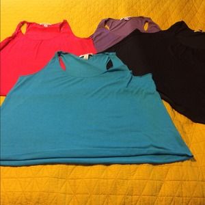 🎉 Bundle of 4 2X Light weight racer back tops