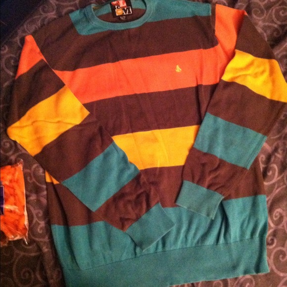 Pull over volcom sweater