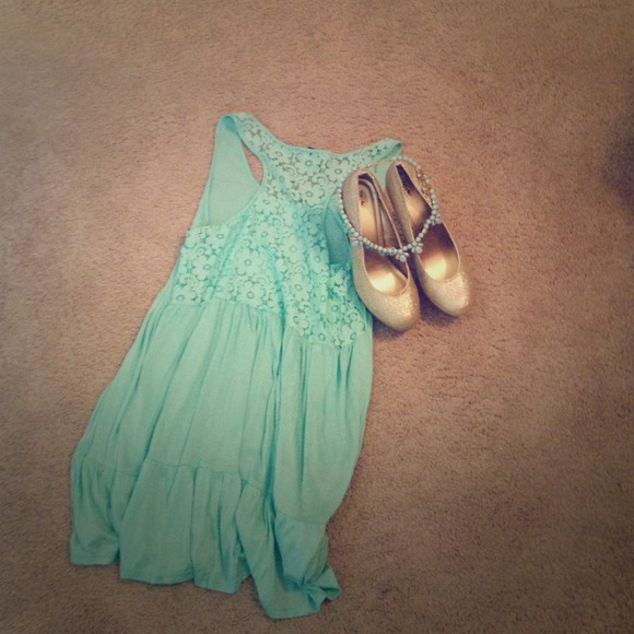 Gold sparkled platform heels