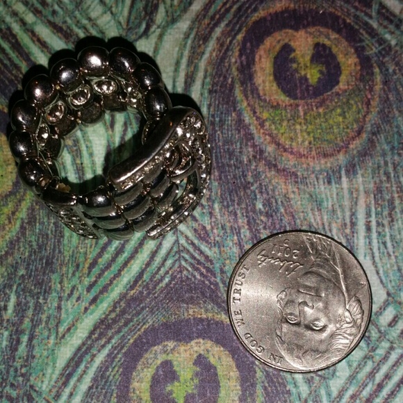 Buckle ring with studs - Picture 3 of 3