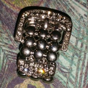 Buckle ring with studs
