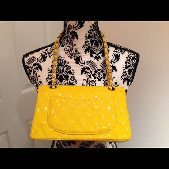 🚫SOLD!! Chanel Yellow Patent Leather Flap SHW - Picture 3 of 4