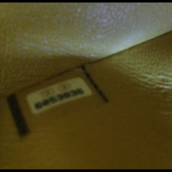 🚫SOLD!! Chanel Yellow Patent Leather Flap SHW - Picture 4 of 4