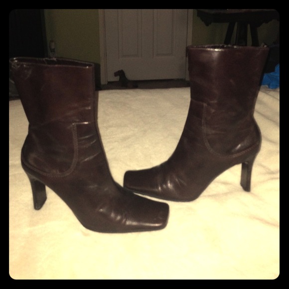 Nine West short brown boots