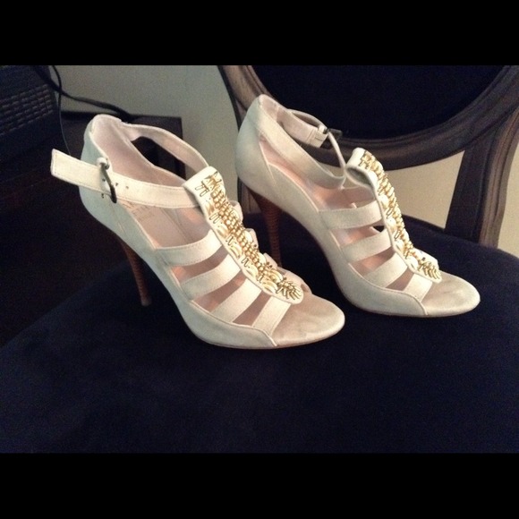 Heels - Picture 3 of 3