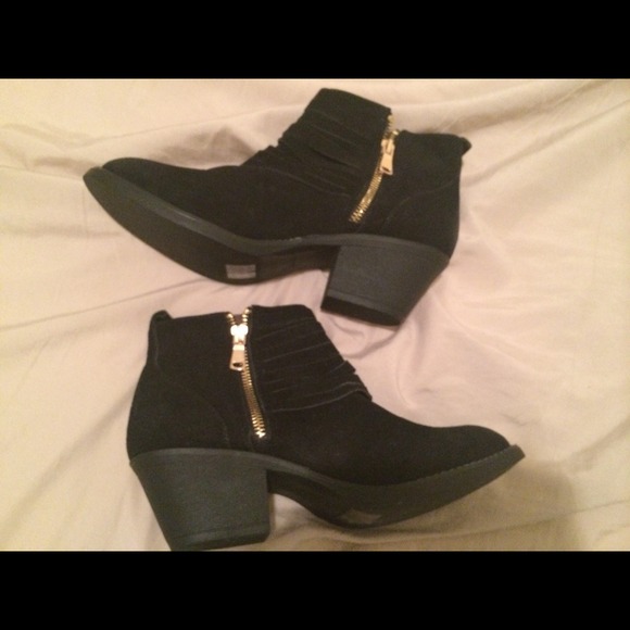 Report Ankle Suede boots size 8