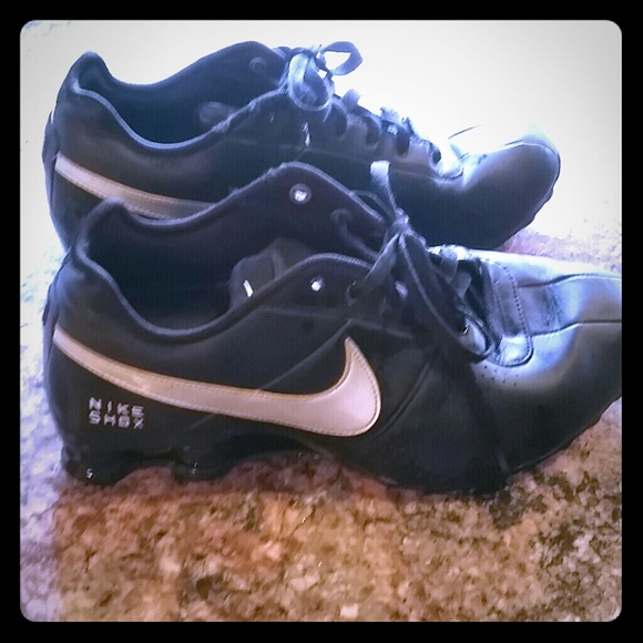 Size 9 Black Nike Shox
