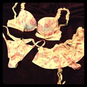 Lingerie ensemble with bra, garter and thong