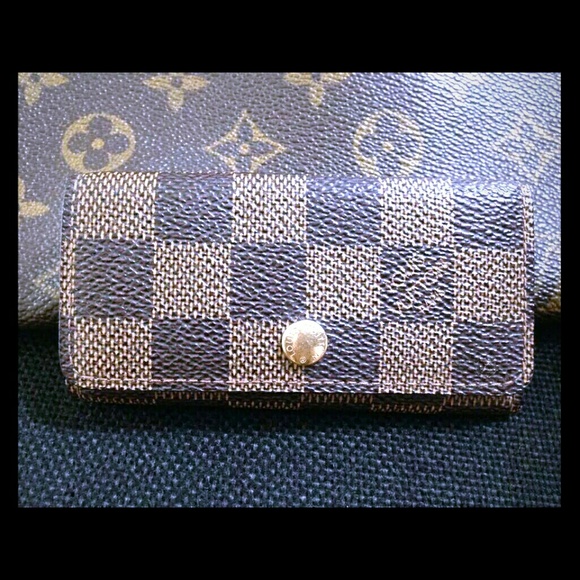 😊SOLD😄Authentic  Louis Vuitton key wallet
