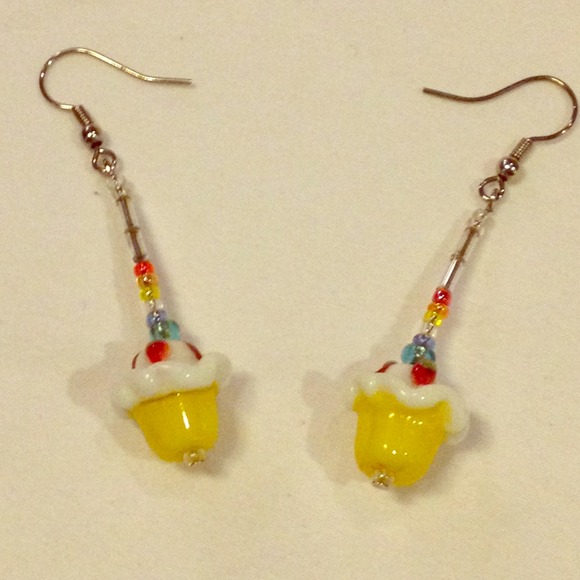Glass cupcake earrings