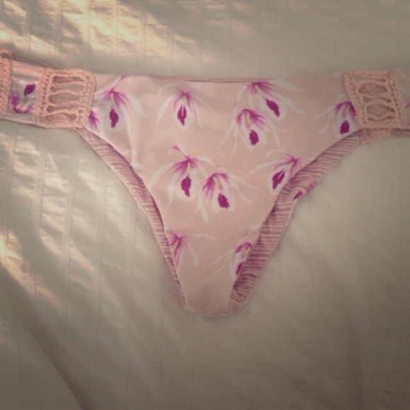 SOLD! Acacia Swimwear Bikini Island Orchid Gilli