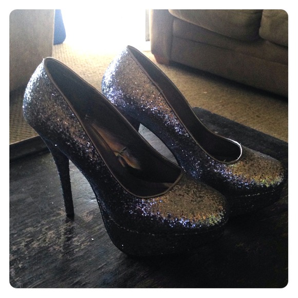 Cute glittery heels!